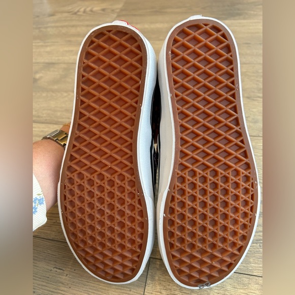 🛹 VANS Floral Slip-On Shoes - Black and Purple - Picture 4 of 8